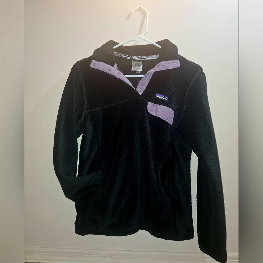 Patagonia Black Fleece Pullover with Purple Accents - Picture 1 of 3